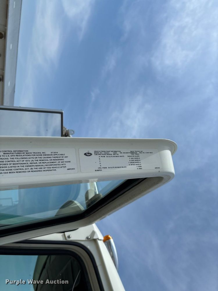image for item DZ4597 2017 Mack CXU613 semi truck