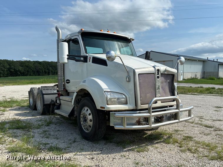 image for item DZ4599 2019 Kenworth T880 semi truck