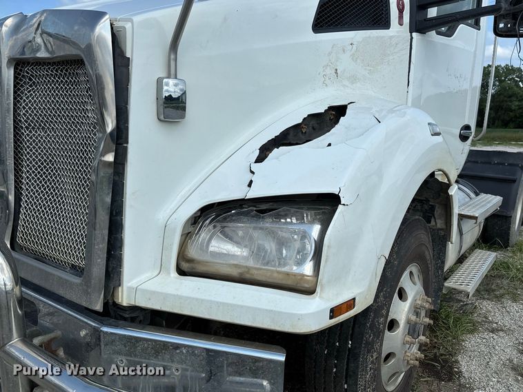 image for item DZ4599 2019 Kenworth T880 semi truck