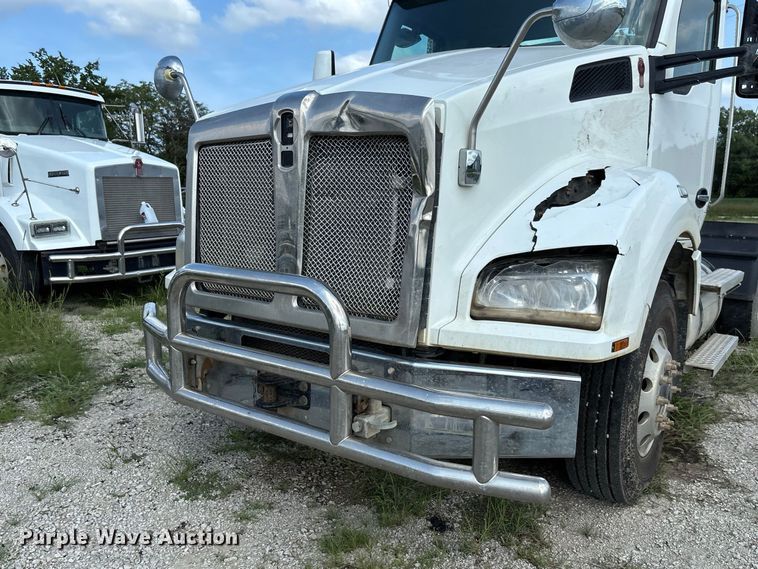 image for item DZ4599 2019 Kenworth T880 semi truck