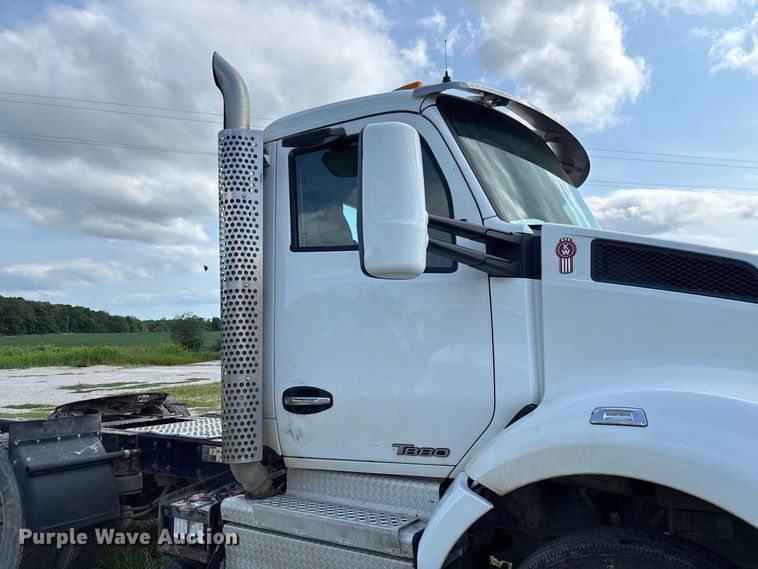 image for item DZ4599 2019 Kenworth T880 semi truck