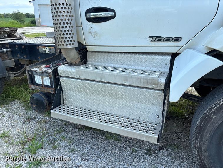 image for item DZ4599 2019 Kenworth T880 semi truck