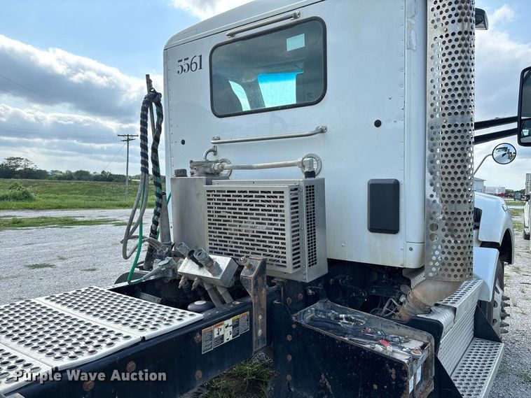 image for item DZ4599 2019 Kenworth T880 semi truck