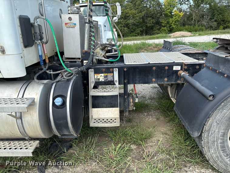 image for item DZ4599 2019 Kenworth T880 semi truck