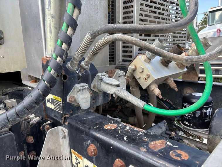 image for item DZ4599 2019 Kenworth T880 semi truck