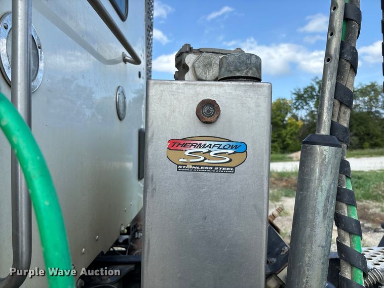 image for item DZ4599 2019 Kenworth T880 semi truck