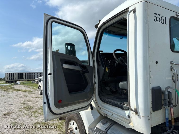 image for item DZ4599 2019 Kenworth T880 semi truck