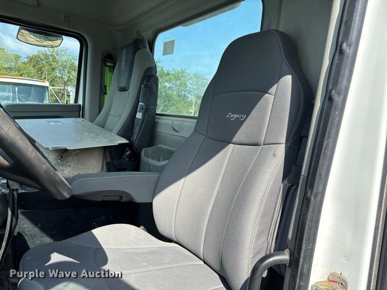 image for item DZ4599 2019 Kenworth T880 semi truck
