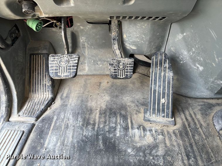 image for item DZ4599 2019 Kenworth T880 semi truck