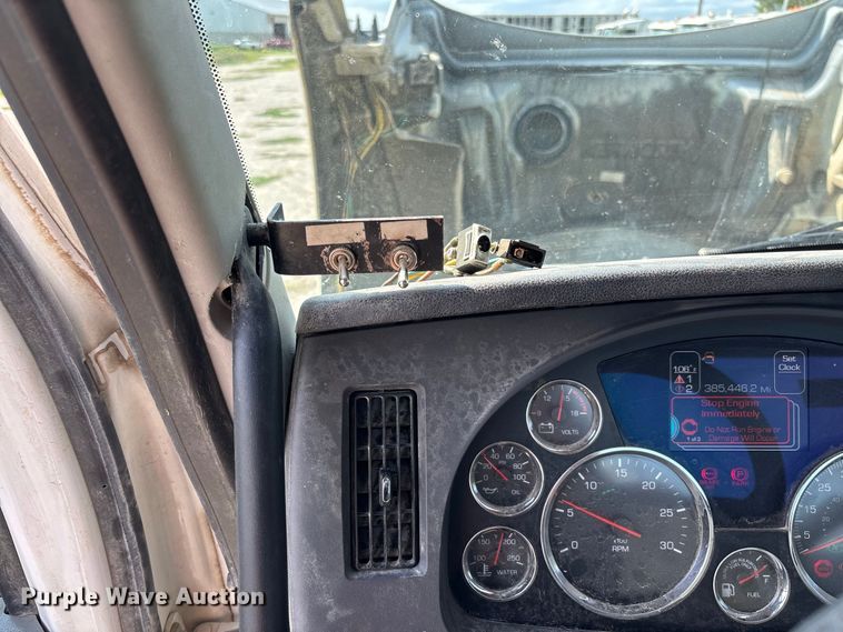 image for item DZ4599 2019 Kenworth T880 semi truck