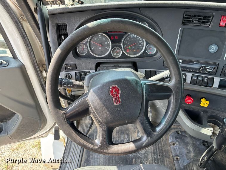 image for item DZ4599 2019 Kenworth T880 semi truck