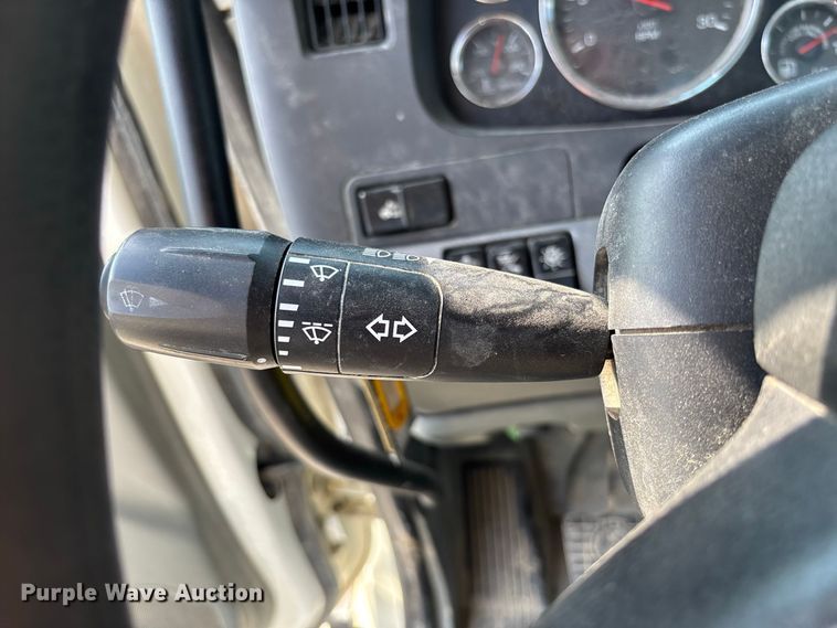 image for item DZ4599 2019 Kenworth T880 semi truck