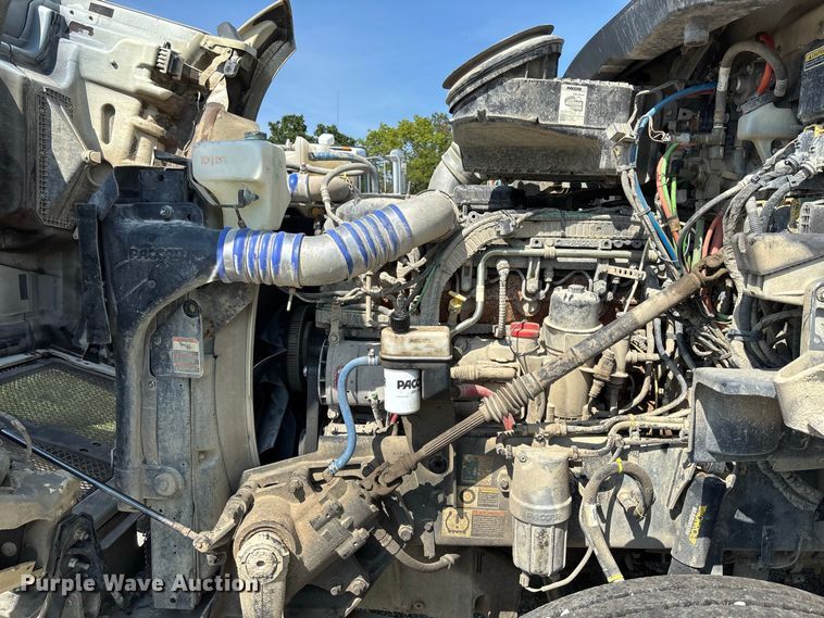 image for item DZ4599 2019 Kenworth T880 semi truck