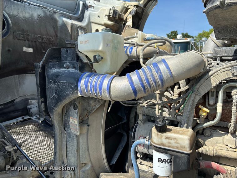 image for item DZ4599 2019 Kenworth T880 semi truck