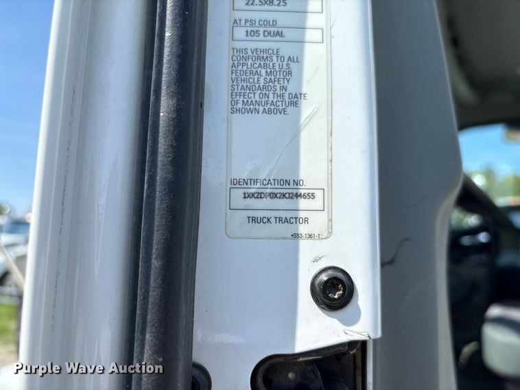 image for item DZ4599 2019 Kenworth T880 semi truck