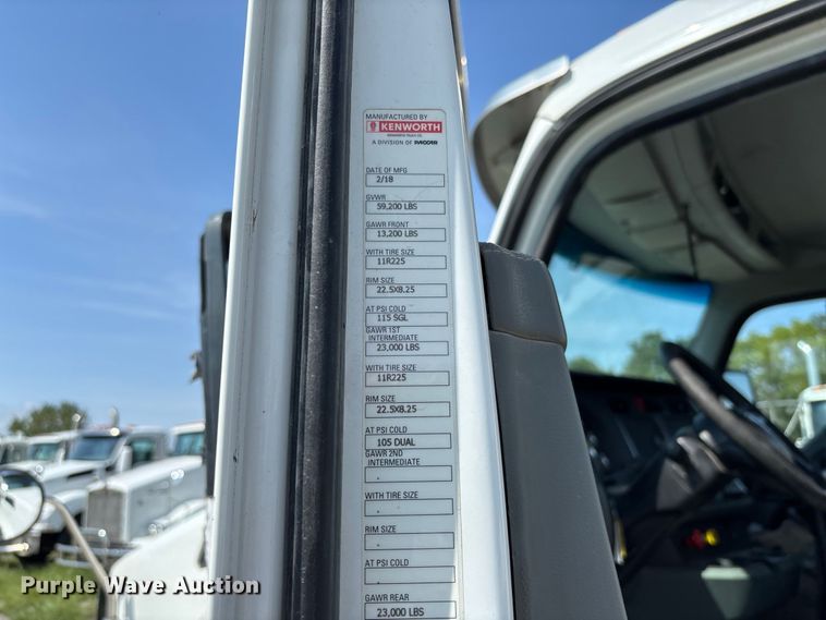 image for item DZ4599 2019 Kenworth T880 semi truck
