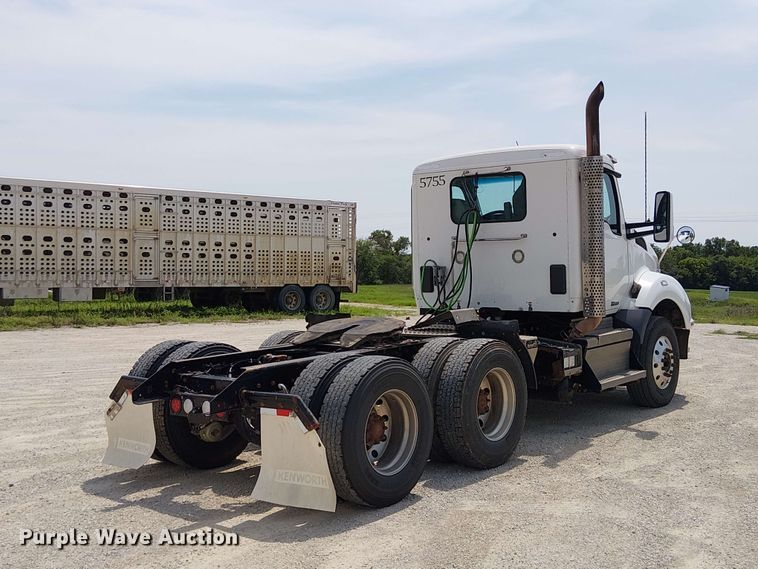 image for item DZ4600 2019 Kenworth T880 semi truck