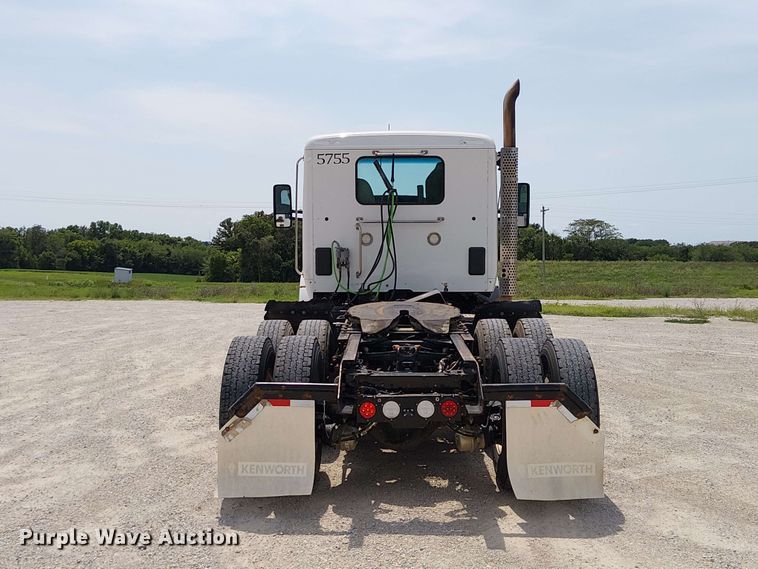 image for item DZ4600 2019 Kenworth T880 semi truck