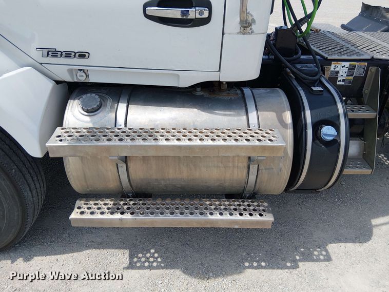 image for item DZ4600 2019 Kenworth T880 semi truck