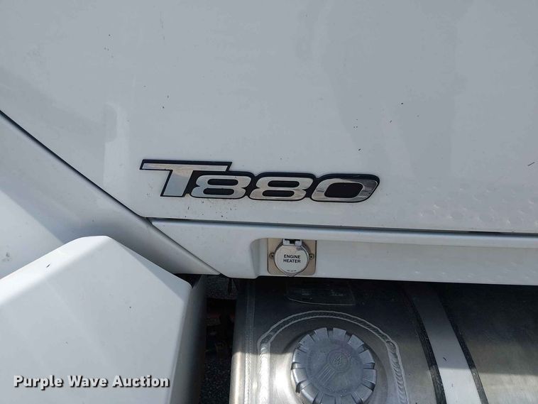 image for item DZ4600 2019 Kenworth T880 semi truck