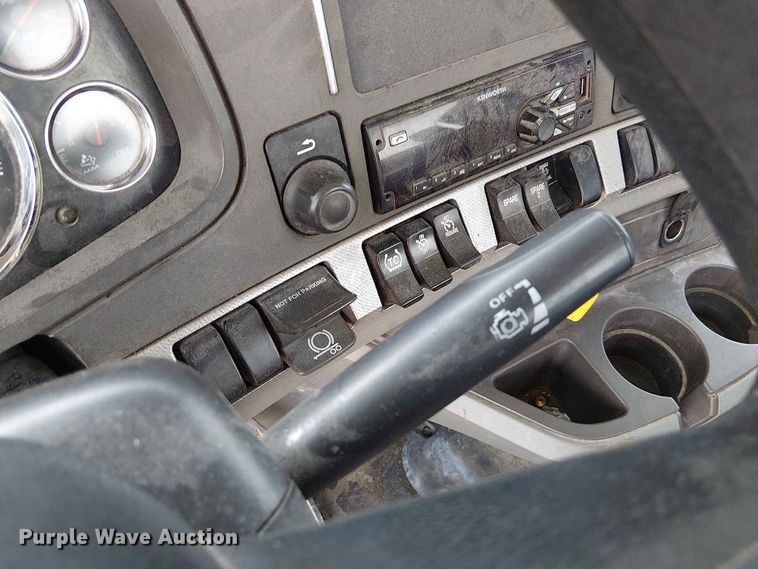 image for item DZ4600 2019 Kenworth T880 semi truck