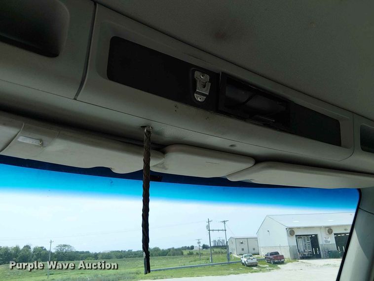 image for item DZ4600 2019 Kenworth T880 semi truck