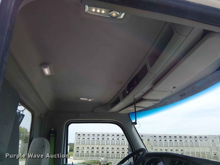 image for item DZ4600 2019 Kenworth T880 semi truck
