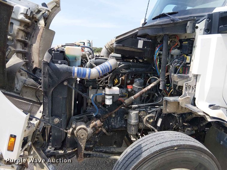 image for item DZ4600 2019 Kenworth T880 semi truck