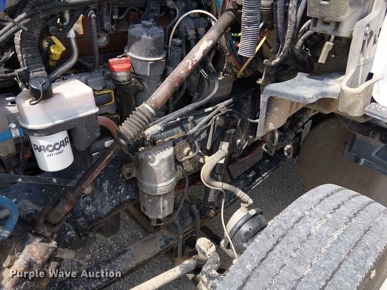 image for item DZ4600 2019 Kenworth T880 semi truck