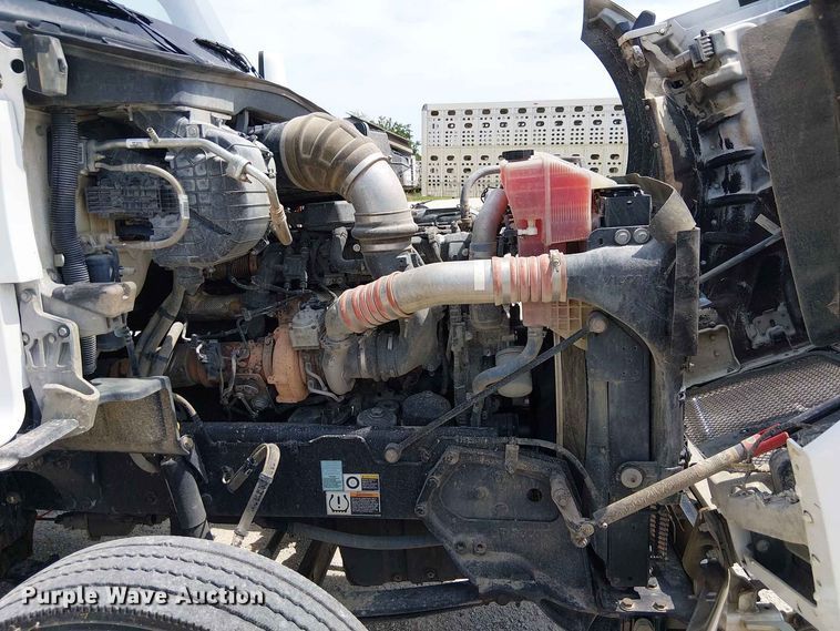 image for item DZ4600 2019 Kenworth T880 semi truck