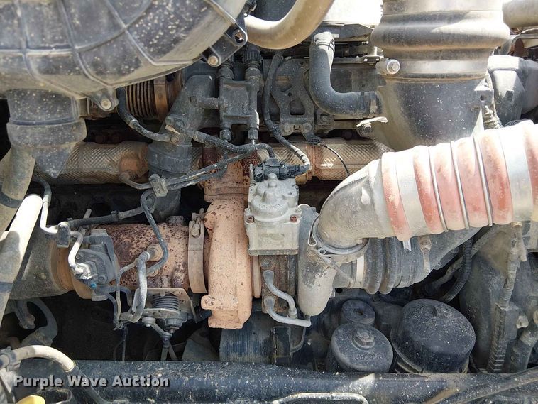 image for item DZ4600 2019 Kenworth T880 semi truck