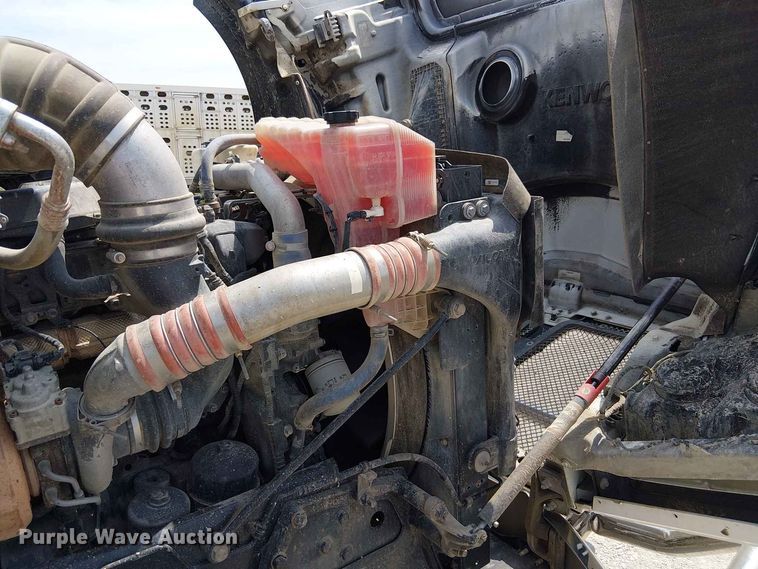 image for item DZ4600 2019 Kenworth T880 semi truck