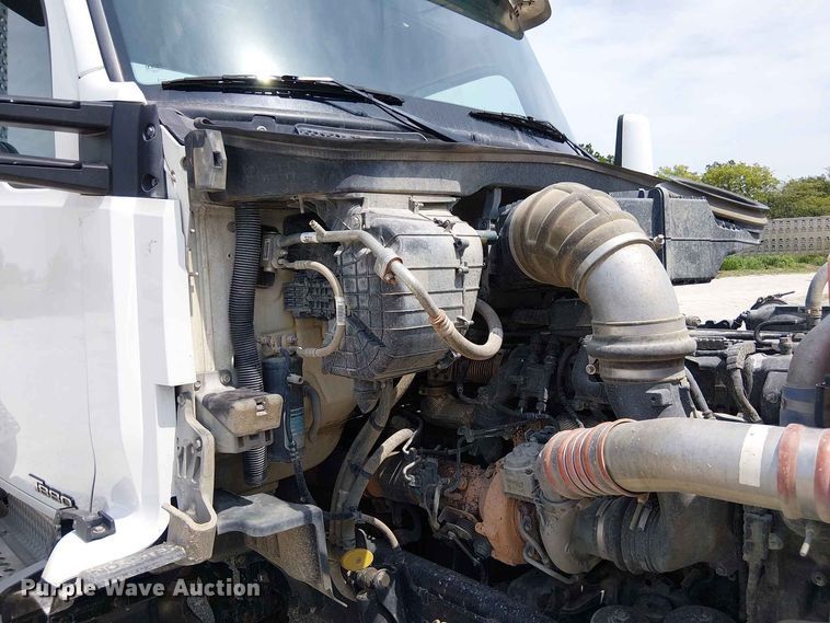 image for item DZ4600 2019 Kenworth T880 semi truck