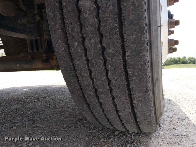 image for item DZ4600 2019 Kenworth T880 semi truck
