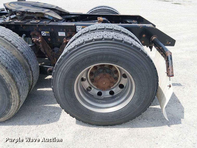 image for item DZ4600 2019 Kenworth T880 semi truck