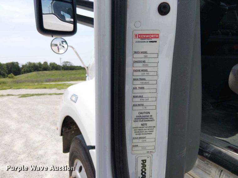 image for item DZ4600 2019 Kenworth T880 semi truck