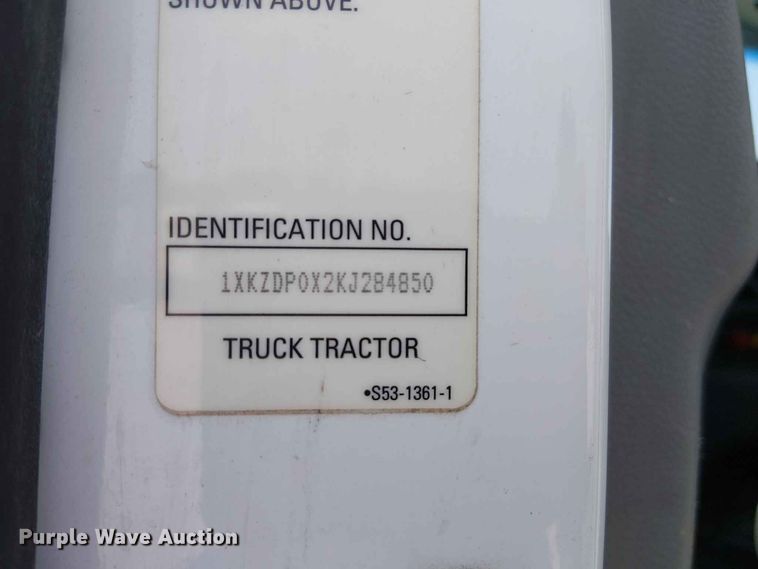 image for item DZ4600 2019 Kenworth T880 semi truck