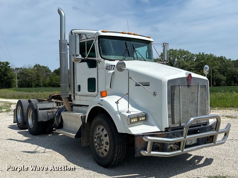 image for item DZ4601 2014 Kenworth T800 semi truck