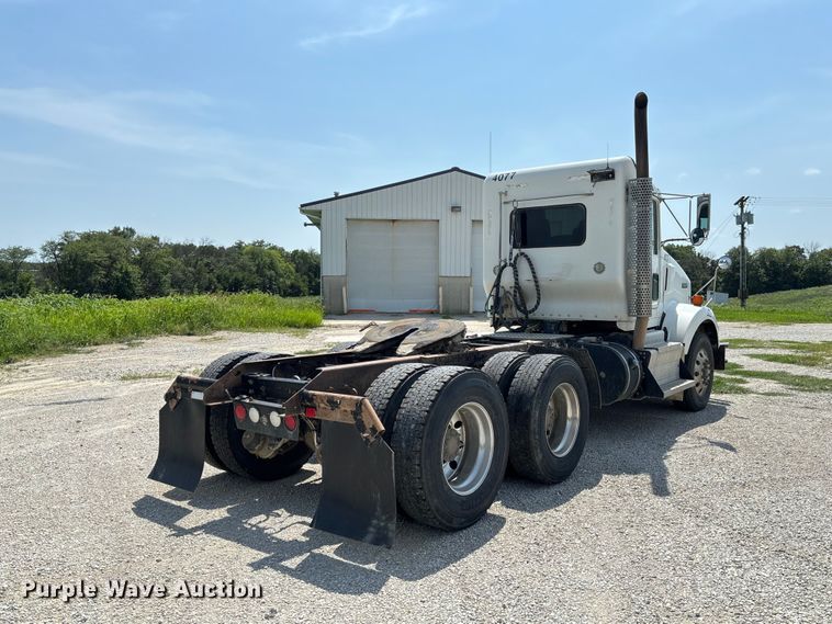 image for item DZ4601 2014 Kenworth T800 semi truck