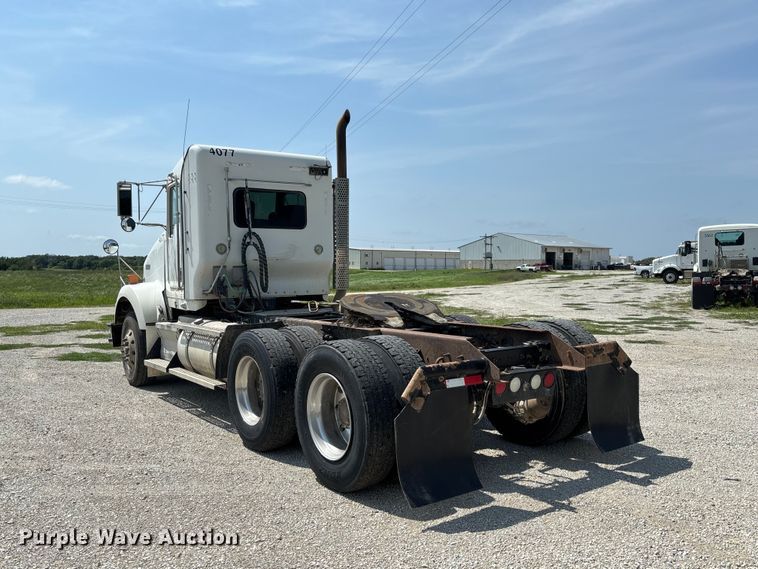 image for item DZ4601 2014 Kenworth T800 semi truck