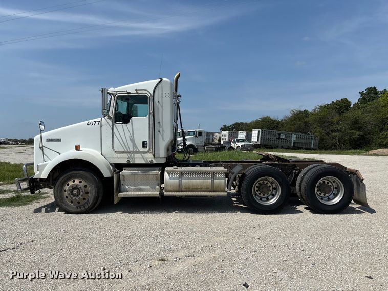 image for item DZ4601 2014 Kenworth T800 semi truck