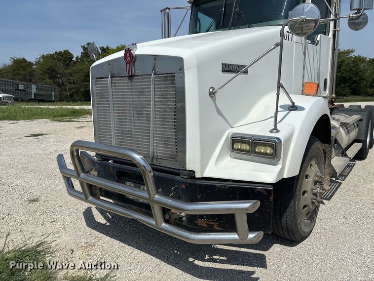 image for item DZ4601 2014 Kenworth T800 semi truck