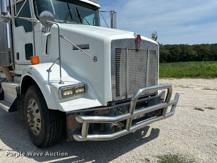 image for item DZ4601 2014 Kenworth T800 semi truck