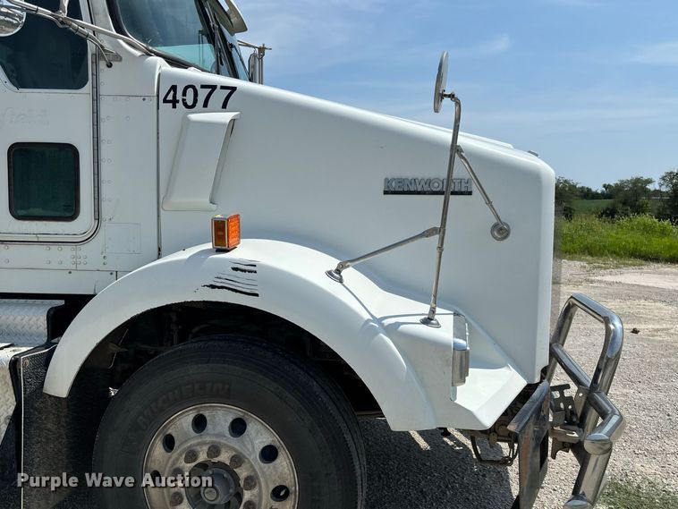 image for item DZ4601 2014 Kenworth T800 semi truck