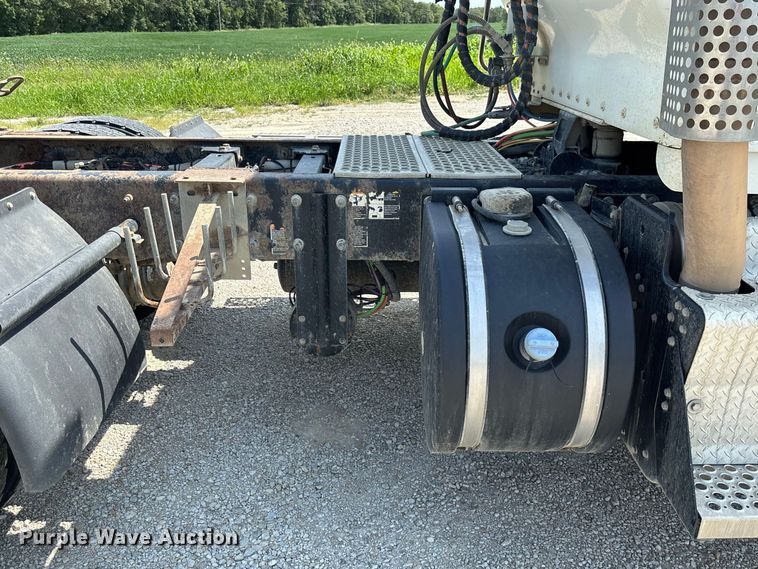 image for item DZ4601 2014 Kenworth T800 semi truck
