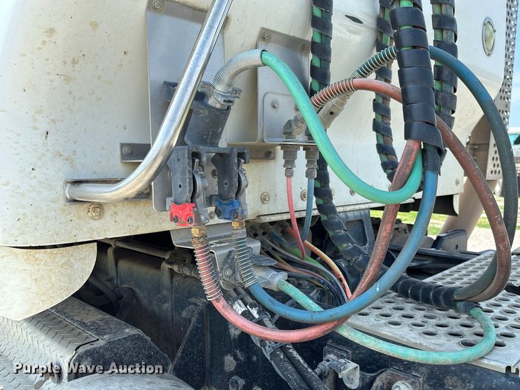 image for item DZ4601 2014 Kenworth T800 semi truck
