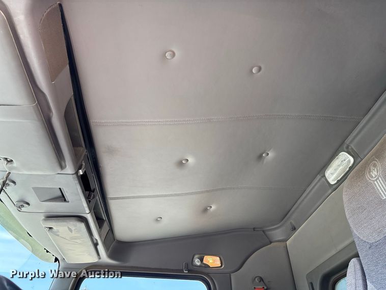 image for item DZ4601 2014 Kenworth T800 semi truck