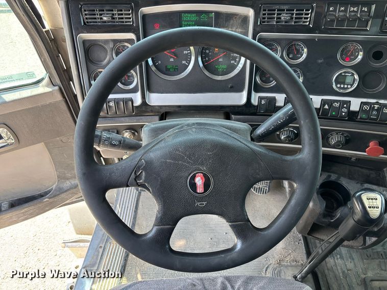 image for item DZ4601 2014 Kenworth T800 semi truck