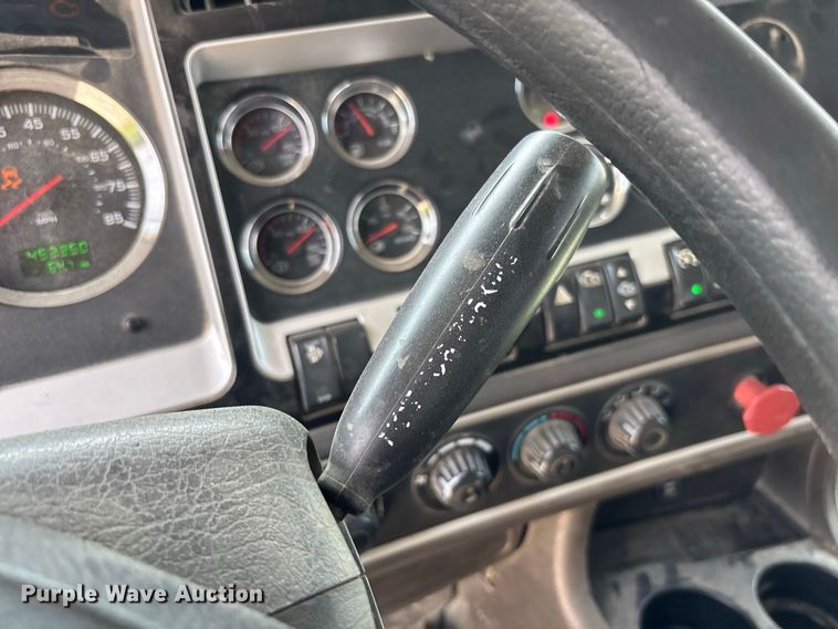 image for item DZ4601 2014 Kenworth T800 semi truck