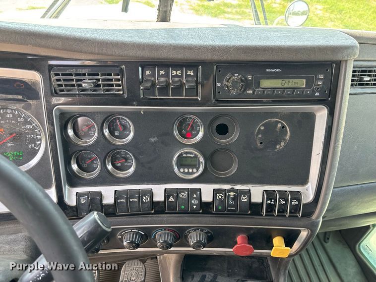 image for item DZ4601 2014 Kenworth T800 semi truck